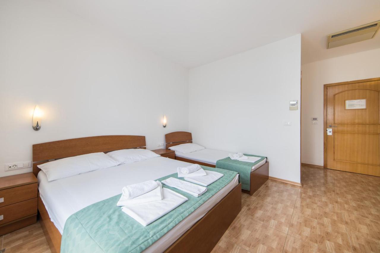 Hotel Riva Brist Exterior foto