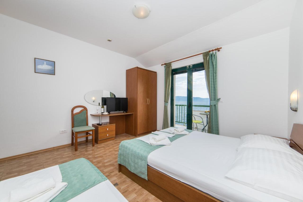 Hotel Riva Brist Exterior foto